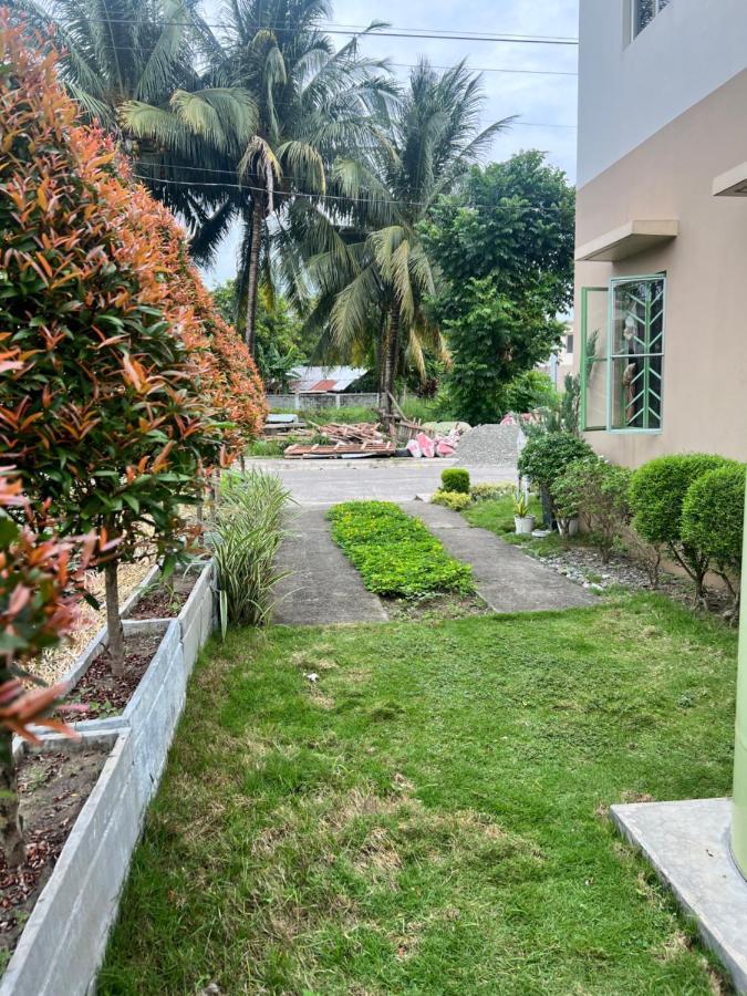 Beach Resorts Walking Distance To The Town House Davao Exterior foto