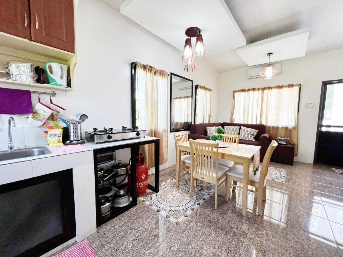 Beach Resorts Walking Distance To The Town House Davao Exterior foto