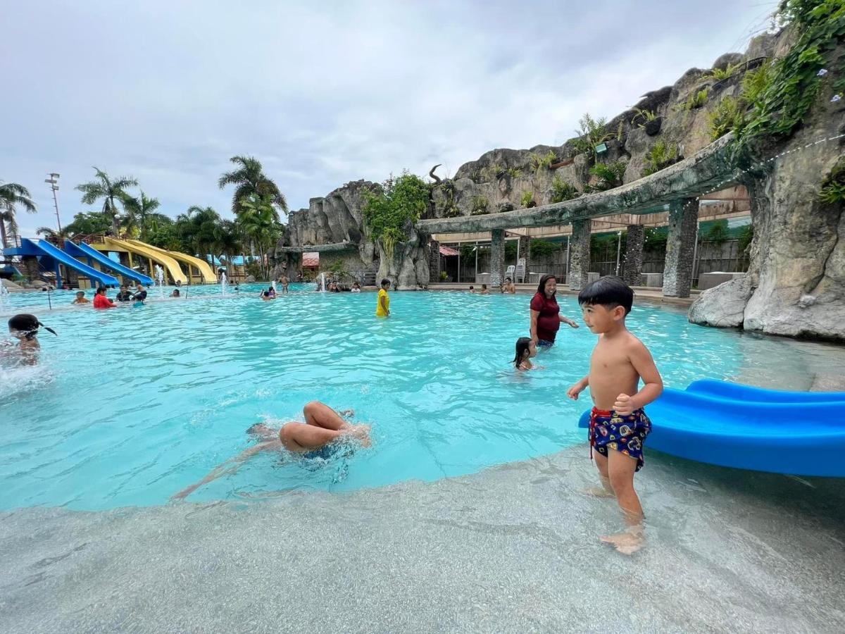 Beach Resorts Walking Distance To The Town House Davao Exterior foto